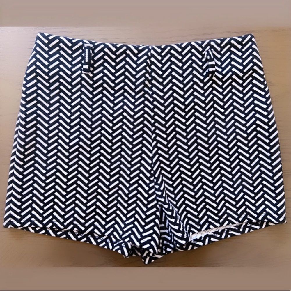 🖤Black & White Chevron Textured HighWaistShorts🖤